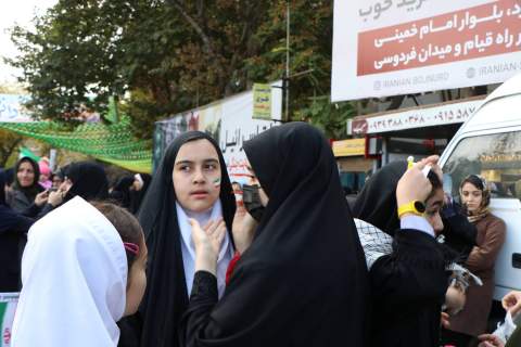 گزارش تصویری- حضور مدیر کل و امدادگران کمیته امداد امام خمینی(ره)خراسان شمالی در راهپیمایی روز ملی مبارزه با استکبار جهانی- ۱۳ آبان ماه