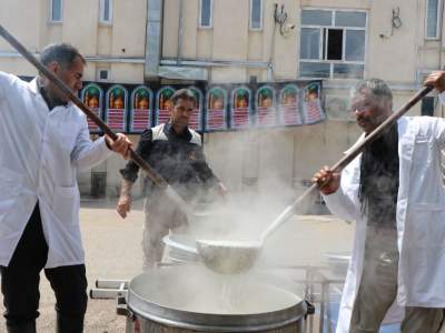 گزارش تصویری+ امدادگران کمیته امداد خراسان شمالی با پخت 1000 پرس غذا معنای همدلی را به تصویر کشیدند-
